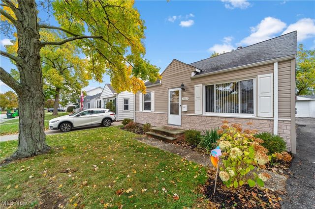 1593 Woodhurst, Mayfield Heights, OH 44124