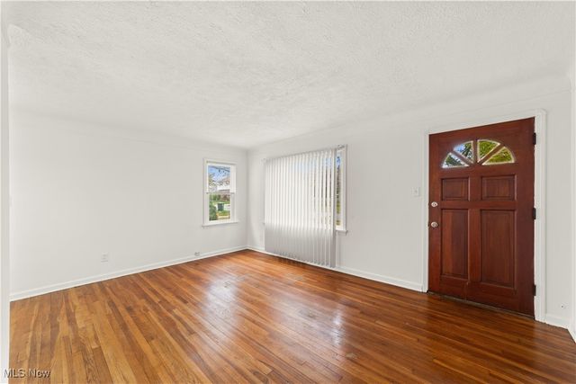 1593 Woodhurst, Mayfield Heights, OH 44124