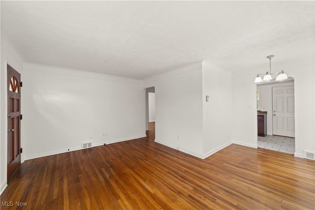 1593 Woodhurst, Mayfield Heights, OH 44124