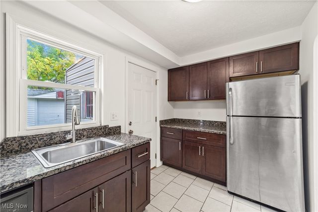 1593 Woodhurst, Mayfield Heights, OH 44124