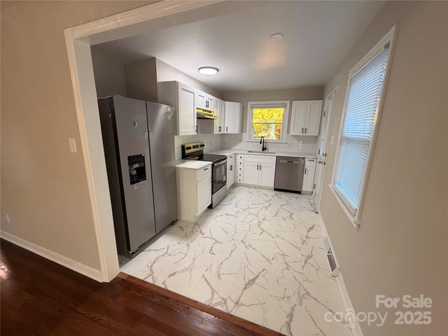 2854 Burbank Drive, Charlotte, NC 28216