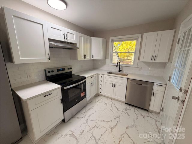 2854 Burbank Drive, Charlotte, NC 28216