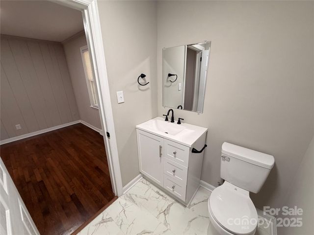 2854 Burbank Drive, Charlotte, NC 28216