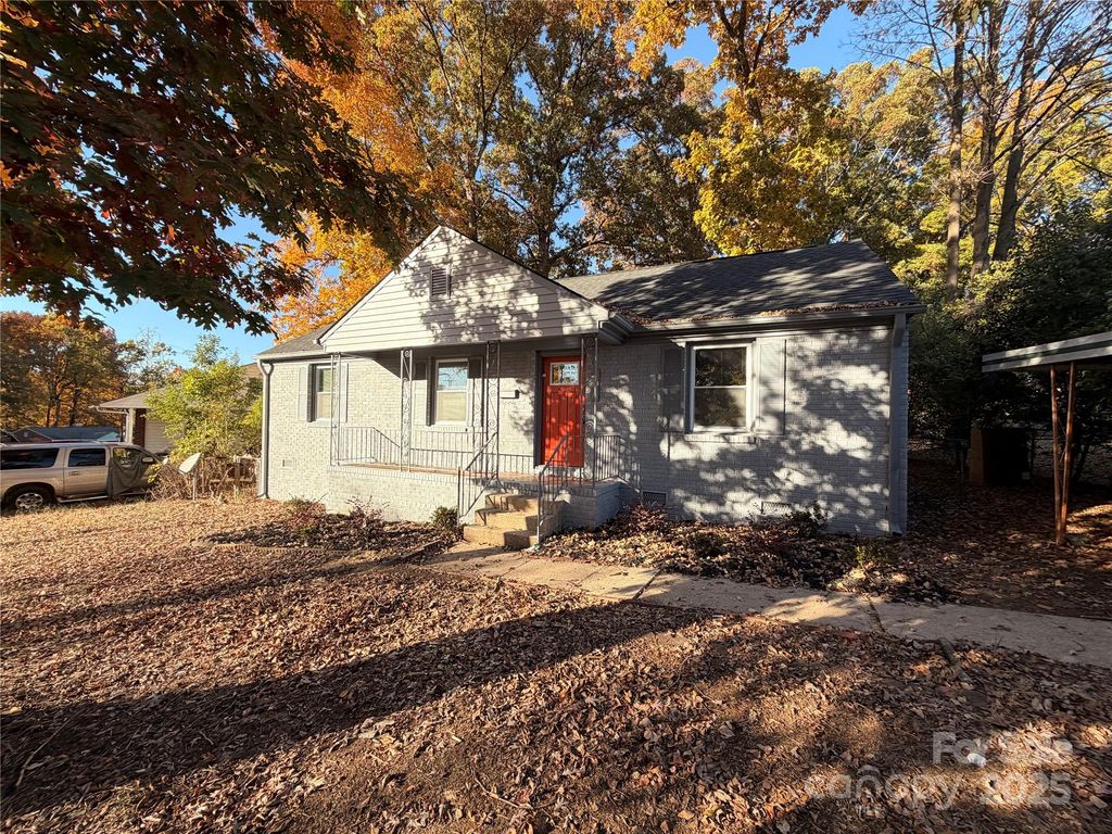 2854 Burbank Drive, Charlotte, NC 28216