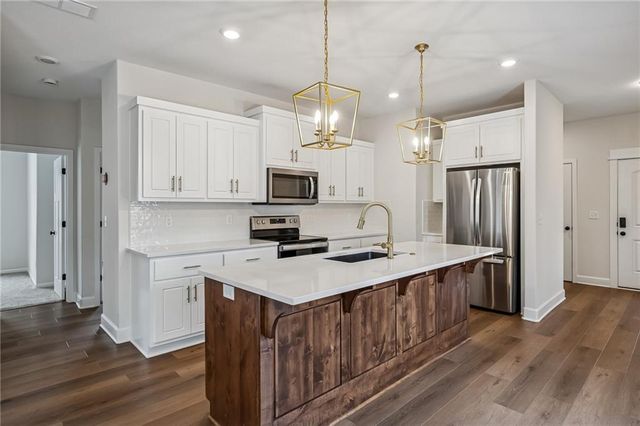 319 E Meadow Street, Smithville, MO 64089