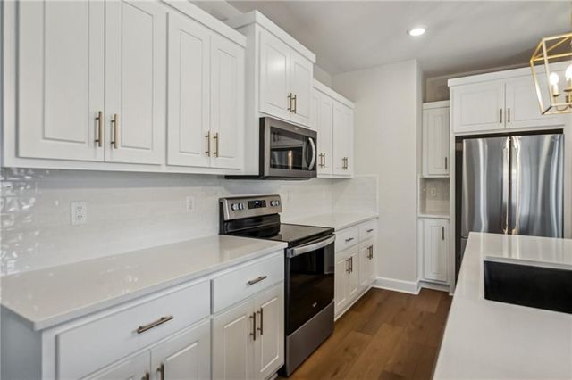 319 E Meadow Street, Smithville, MO 64089