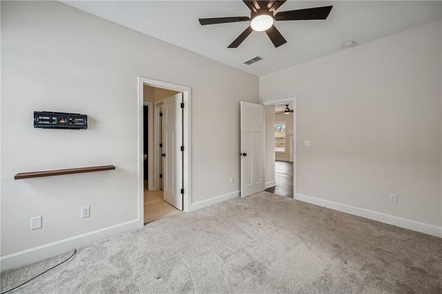 319 E Meadow Street, Smithville, MO 64089