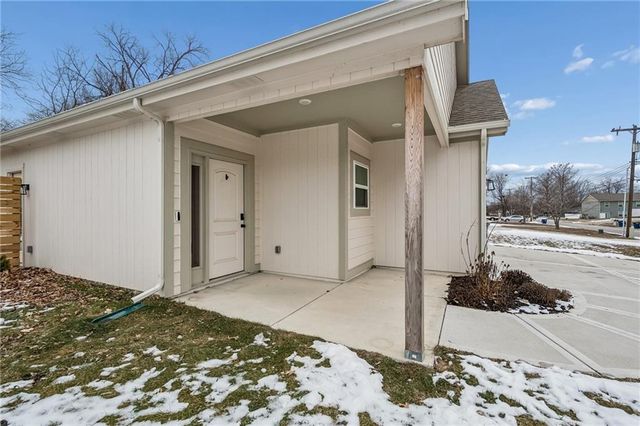 319 E Meadow Street, Smithville, MO 64089