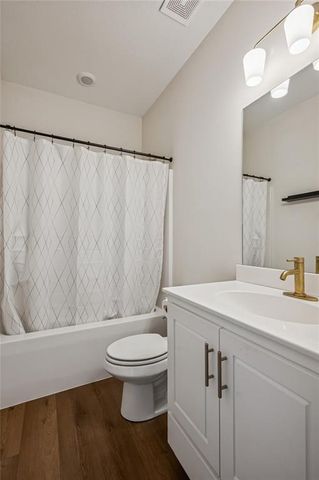 319 E Meadow Street, Smithville, MO 64089