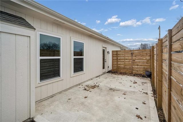 319 E Meadow Street, Smithville, MO 64089