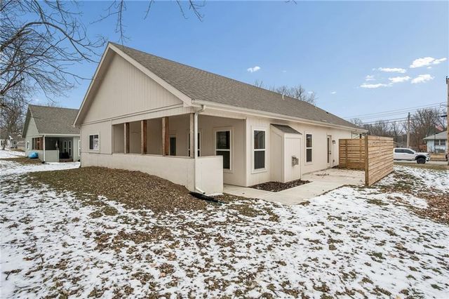 319 E Meadow Street, Smithville, MO 64089