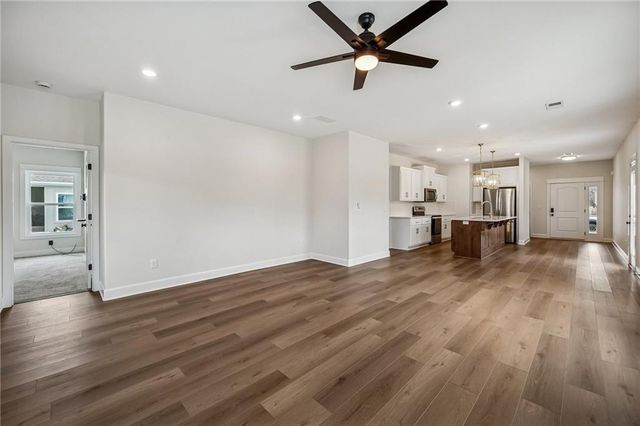 319 E Meadow Street, Smithville, MO 64089