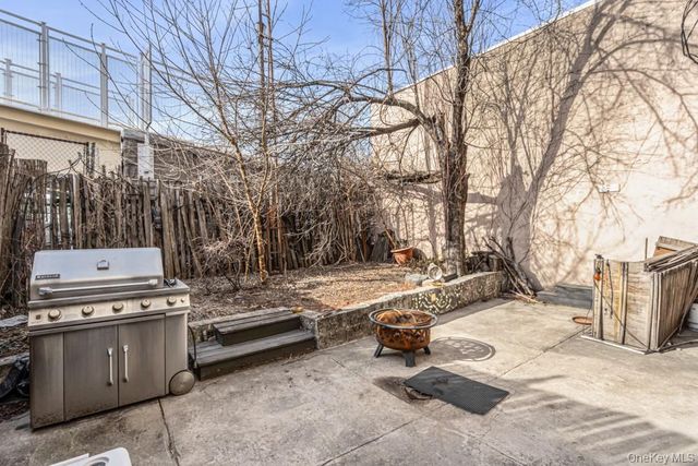 656 Henry Street, Brooklyn, NY 11231