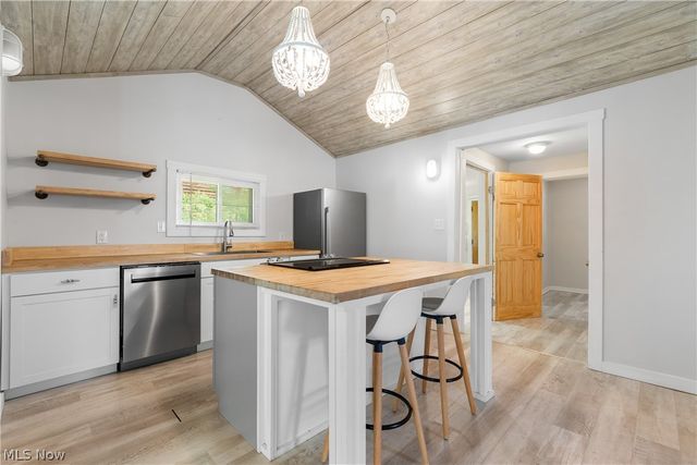3771 S Turkeyfoot Road, New Franklin, OH 44319