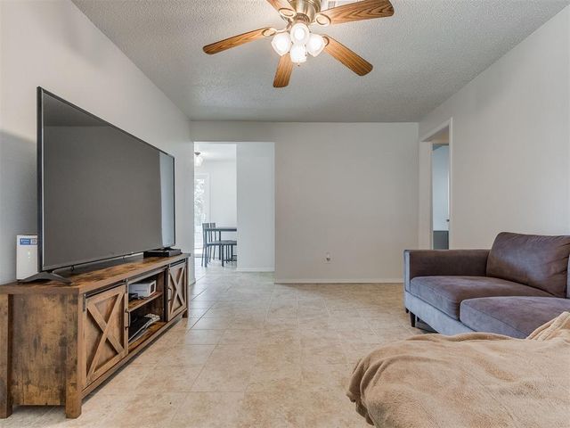 633 SW 10th Street, Moore, OK 73160