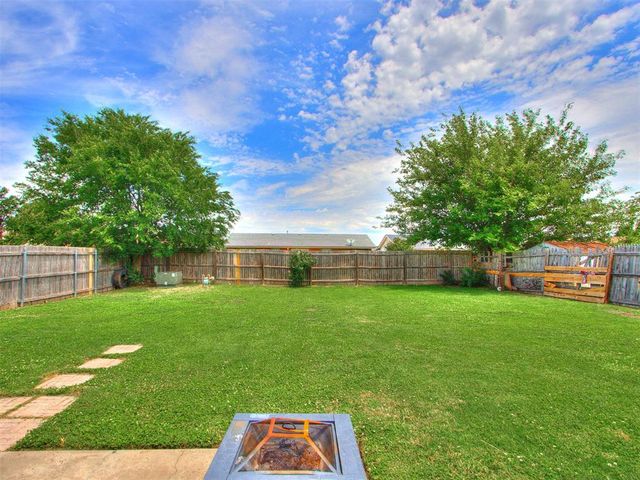 633 SW 10th Street, Moore, OK 73160