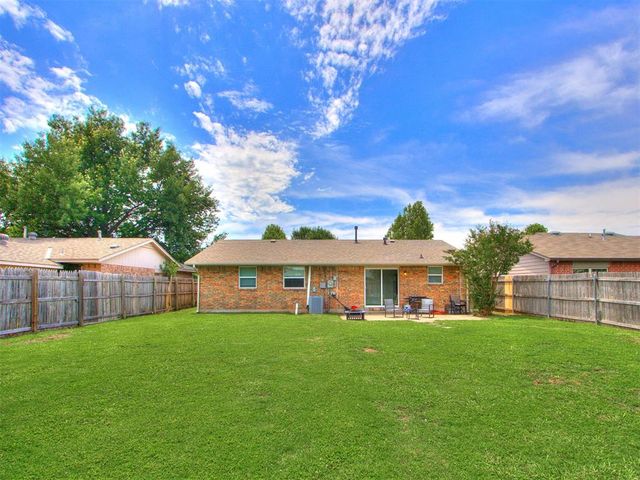 633 SW 10th Street, Moore, OK 73160