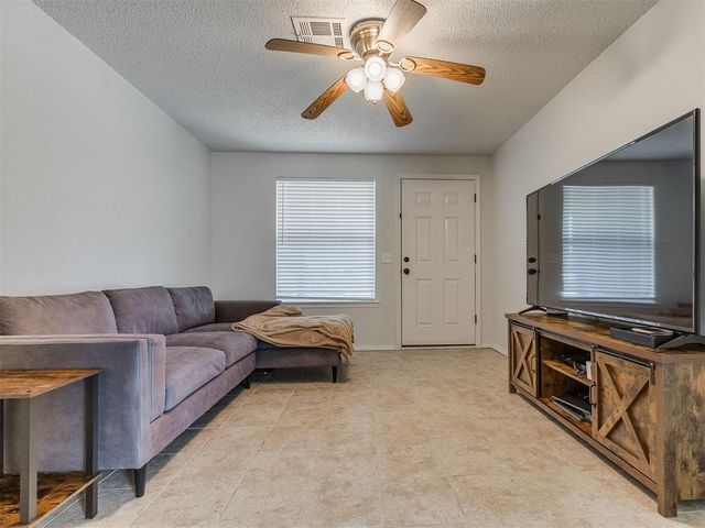 633 SW 10th Street, Moore, OK 73160