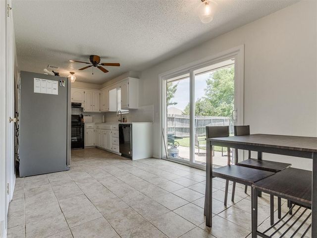 633 SW 10th Street, Moore, OK 73160