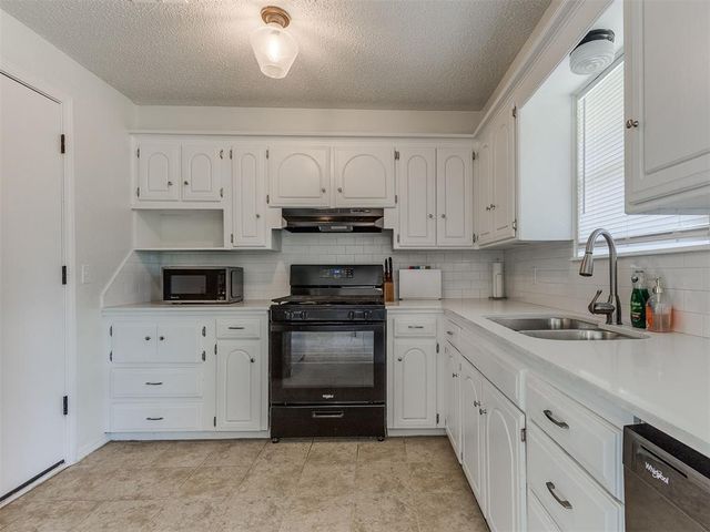 633 SW 10th Street, Moore, OK 73160