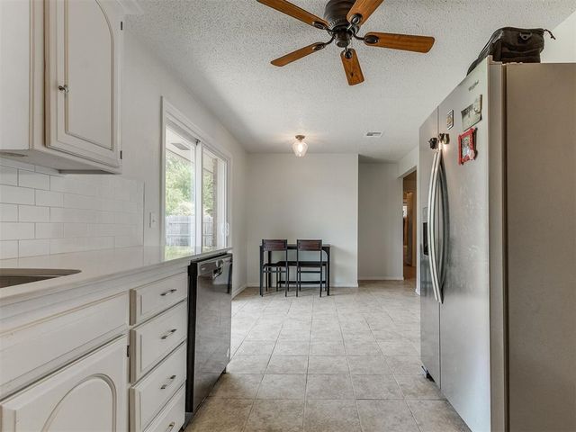 633 SW 10th Street, Moore, OK 73160