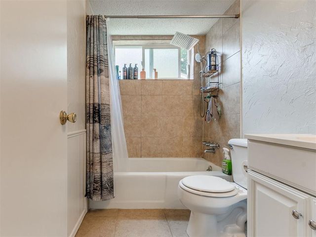 633 SW 10th Street, Moore, OK 73160