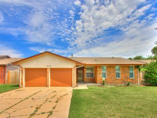 633 SW 10th Street, Moore, OK 73160