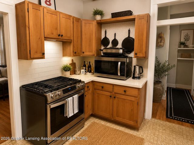 922 E Michigan Avenue, East Lansing, MI 48823