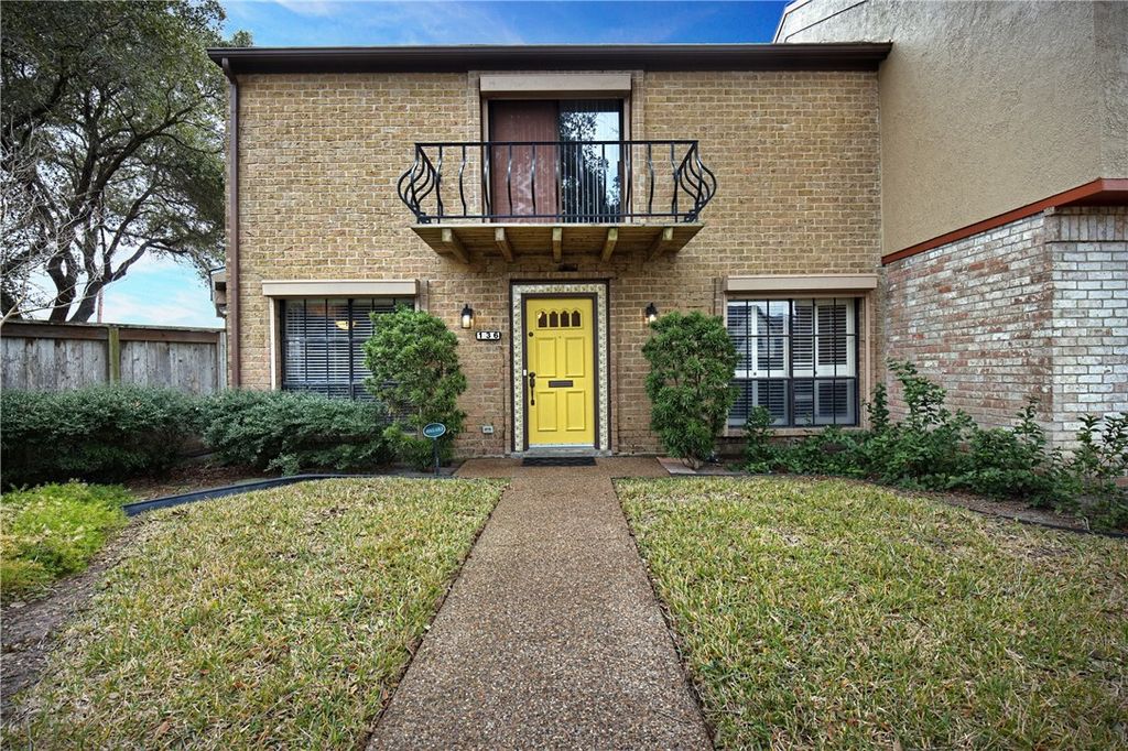 136 Lake Shore Dr 136, Corpus Christi, TX 78413 — exterior