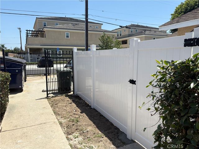 20726 Seine, Lakewood, CA 90715