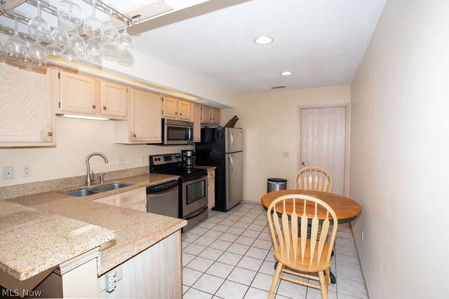 695 E Western Reserve Road, Poland, OH 44514