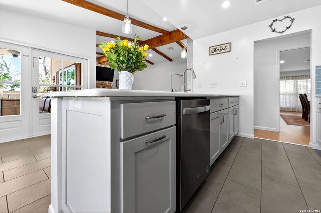 6522 Waterfall, San Antonio, TX 78239