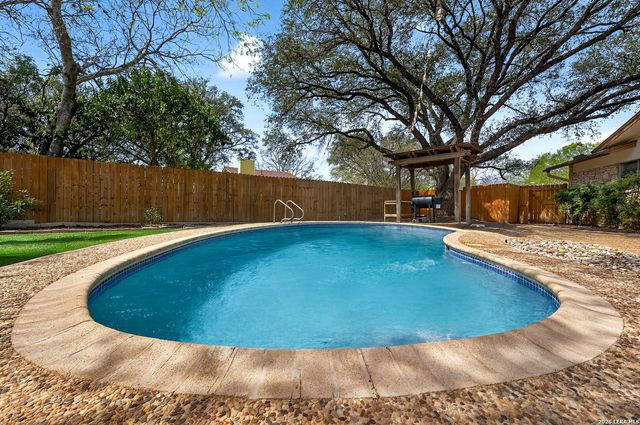 6522 Waterfall, San Antonio, TX 78239