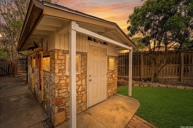 6522 Waterfall, San Antonio, TX 78239