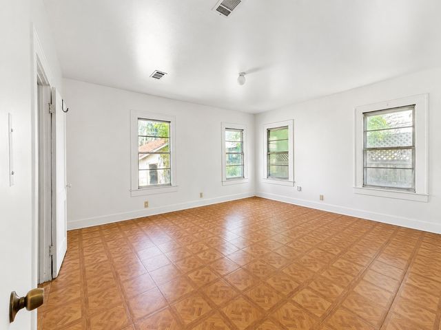 707 W Brooklyn Avenue, Dallas, TX 75208