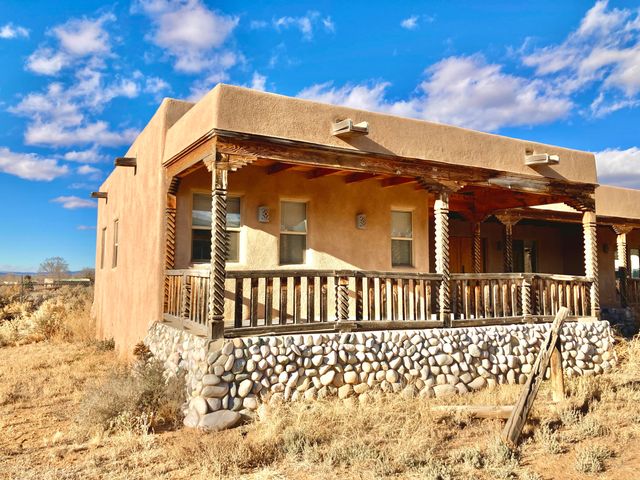 493 Calle Palomita Court, Taos, NM 87571