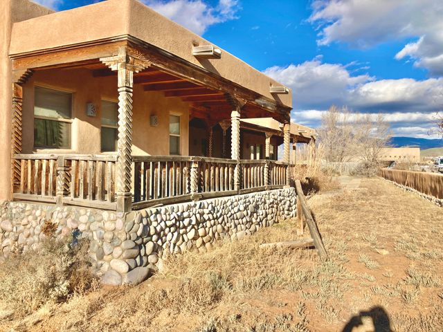 493 Calle Palomita Court, Taos, NM 87571