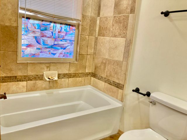 493 Calle Palomita Court, Taos, NM 87571