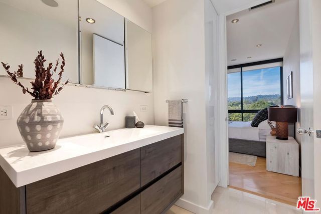 10350 Wilshire Boulevard 702, Los Angeles, CA 90024