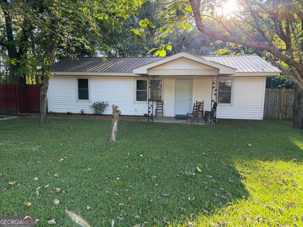 121 S Elm Street, East Dublin, GA 31027