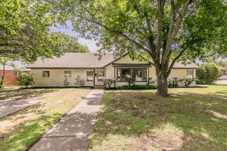 3909 Trail Lake Drive, Fort Worth, TX 76109