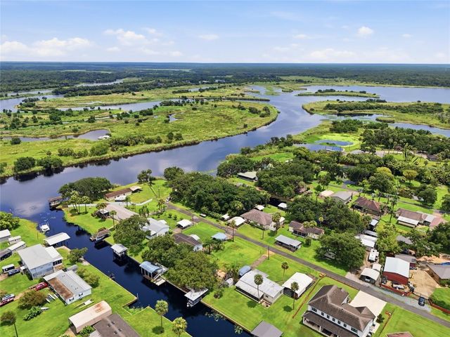 2086 STARBOARD DRIVE, Geneva, FL 32732