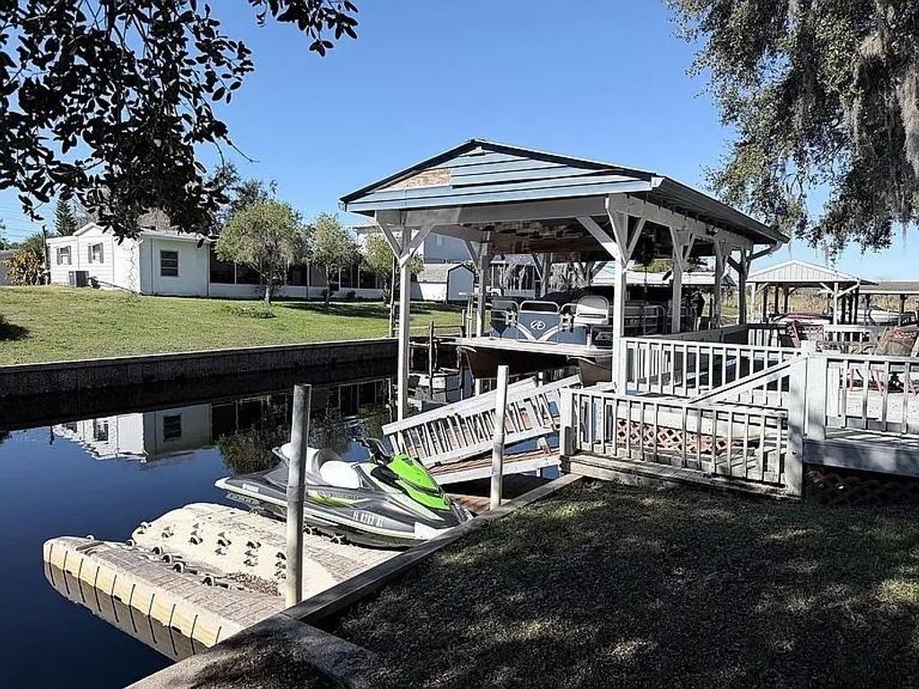 2086 STARBOARD DRIVE, Geneva, FL 32732