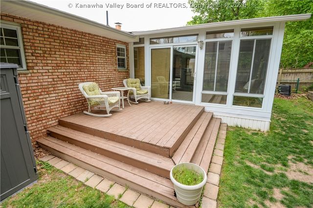 539 S Fort Drive, Charleston, WV 25314
