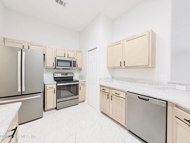 8713 STAR LEAF Road N, Jacksonville, FL 32210