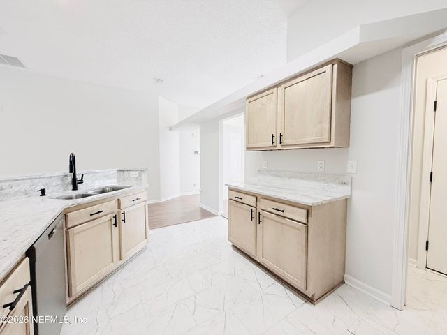 8713 STAR LEAF Road N, Jacksonville, FL 32210