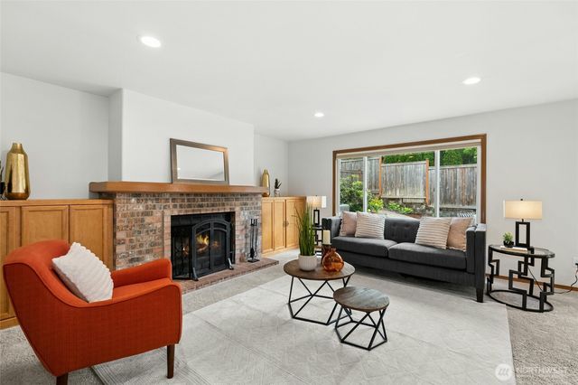 1808 Field Place NE, Renton, WA 98059
