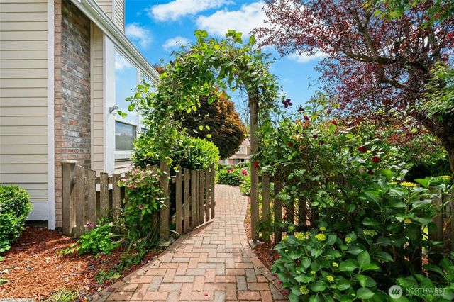 1808 Field Place NE, Renton, WA 98059