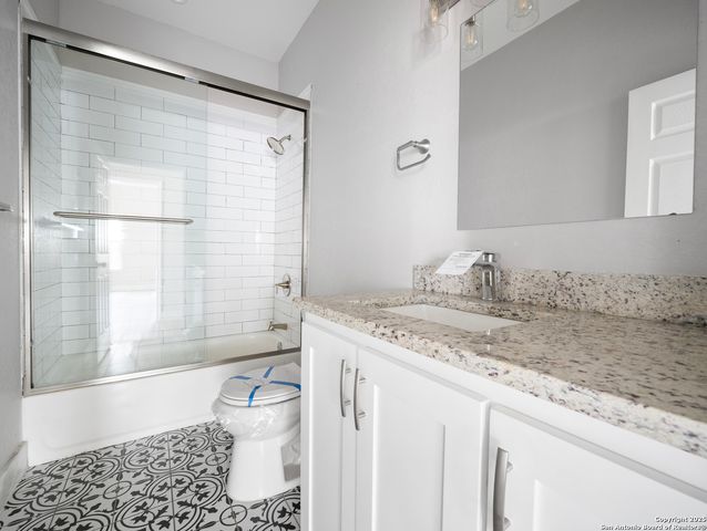 130 Vitra Pl, San Antonio, TX 78210