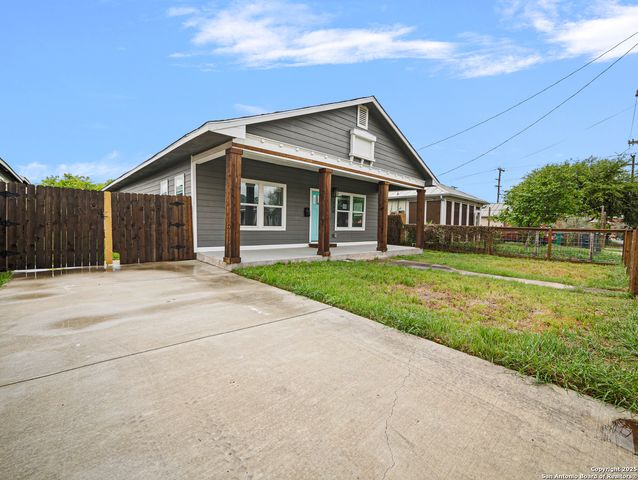 130 Vitra Pl, San Antonio, TX 78210